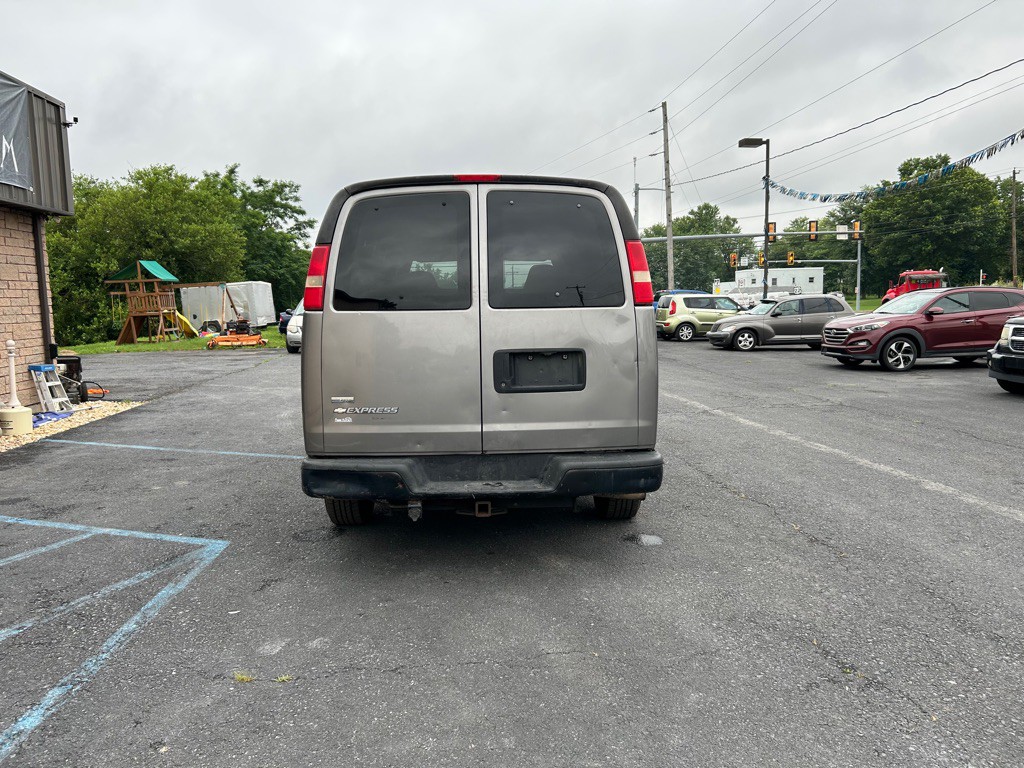 2009 Chevrolet Express Image 6