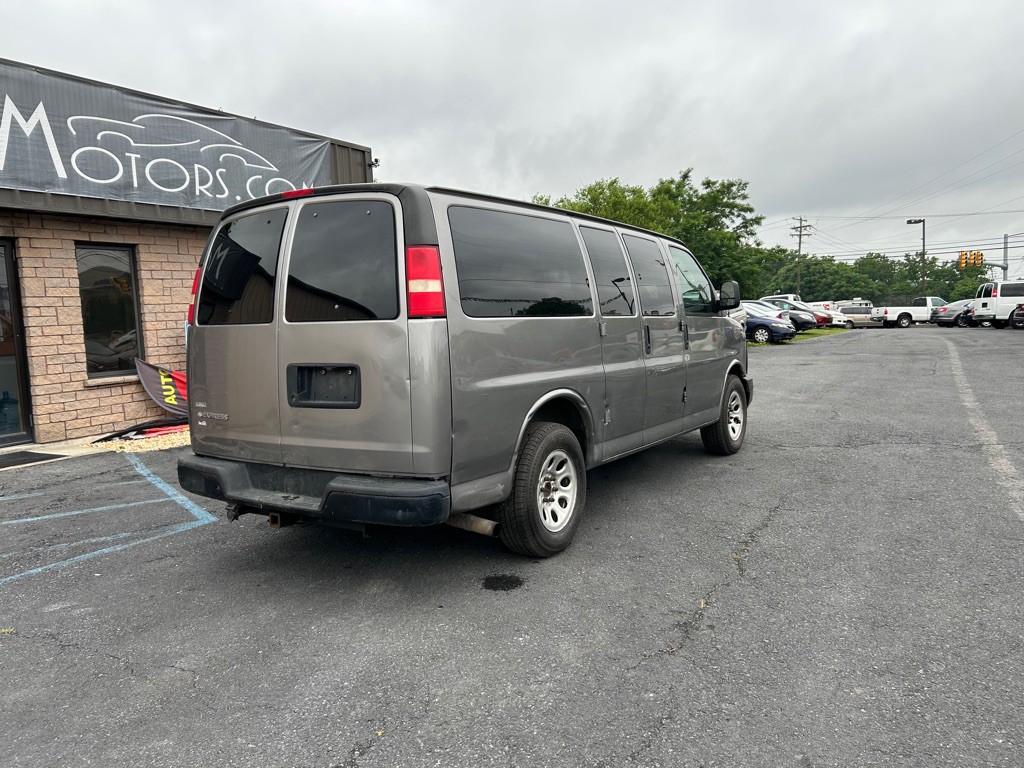 2009 Chevrolet Express Image 7