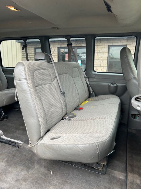 2009 Chevrolet Express Image 13