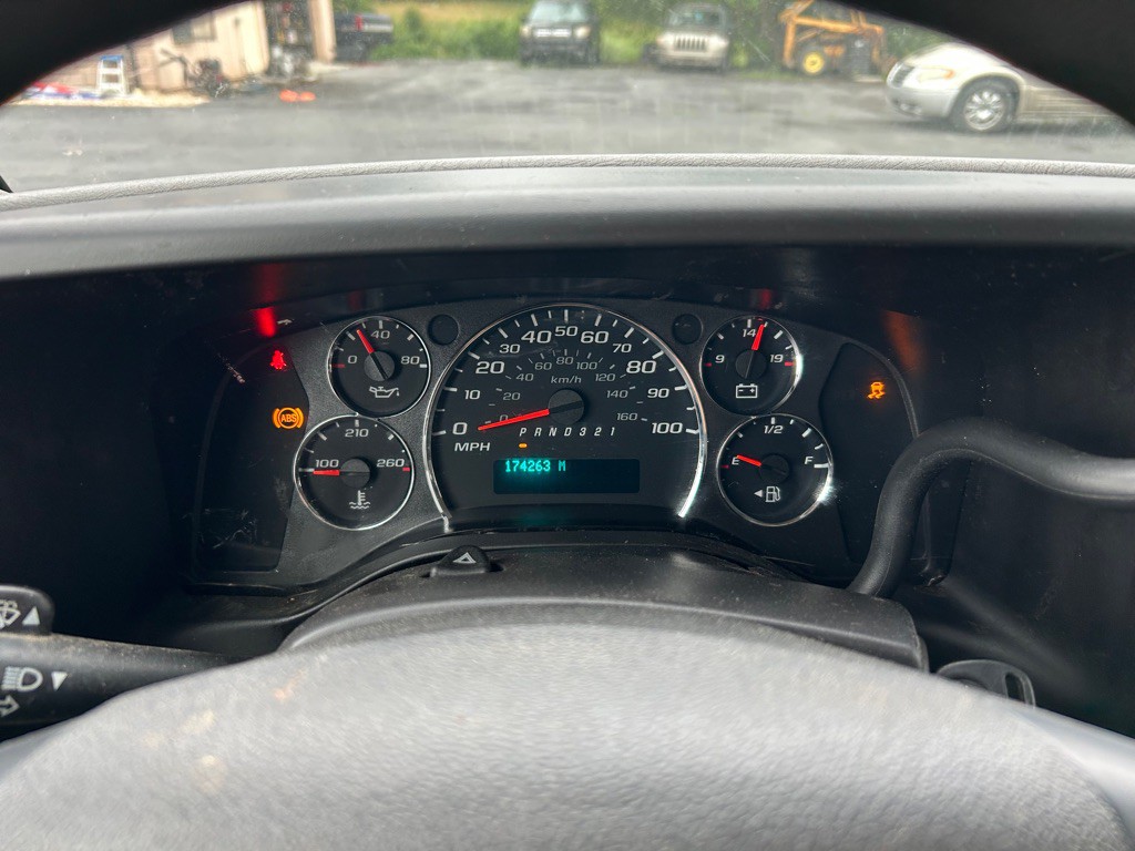 2009 Chevrolet Express Image 17