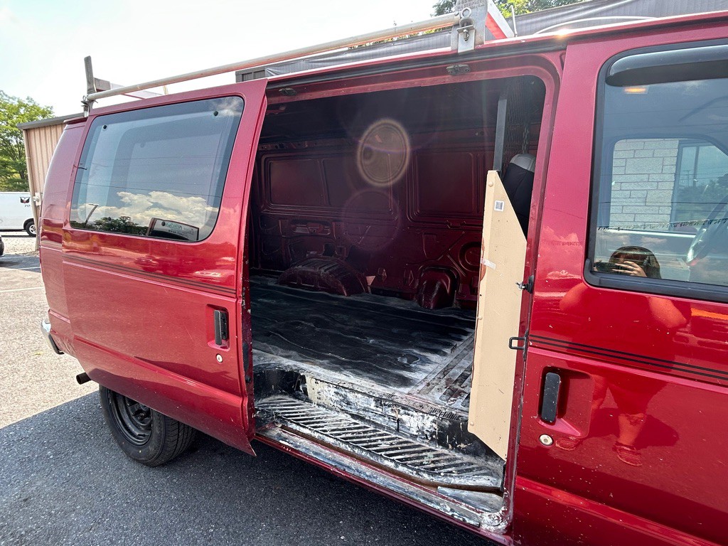 2000 Ford Econoline Image 10