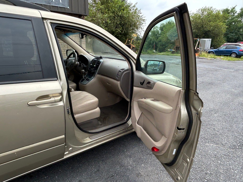 2009 Kia Sedona Image 11