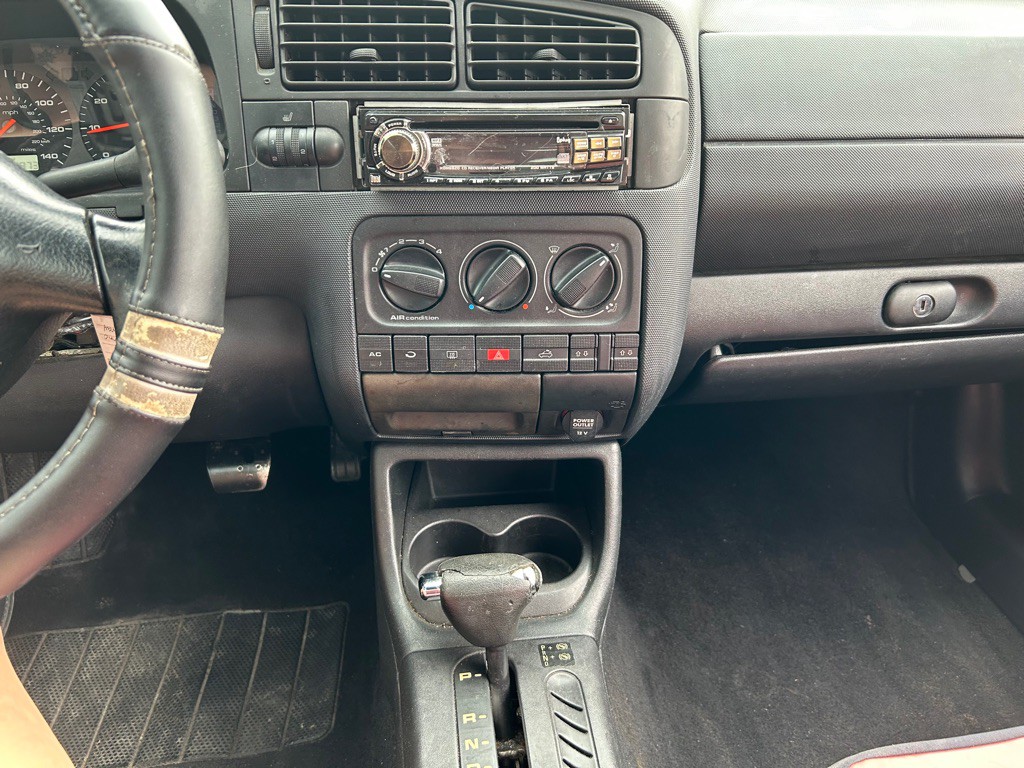 2000 Volkswagen Cabrio Image 13