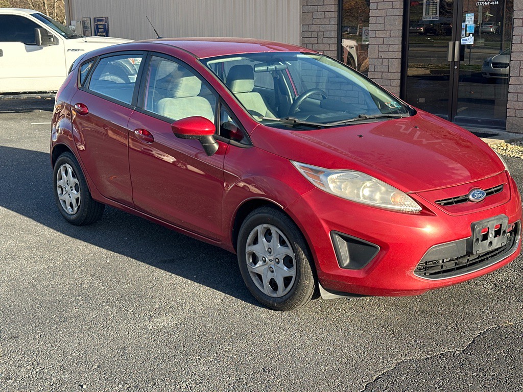 2011 Ford Fiesta Image 1