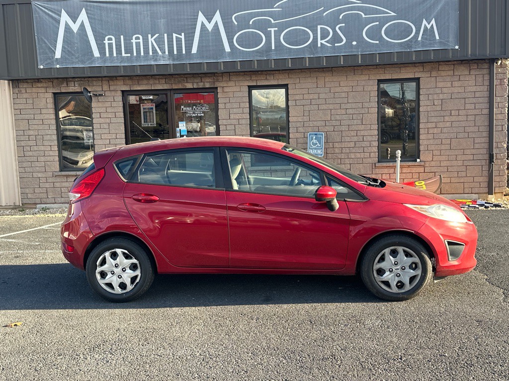 2011 Ford Fiesta Image 2