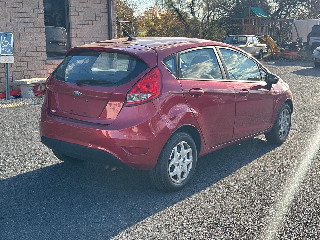 2011 Ford Fiesta Image 3