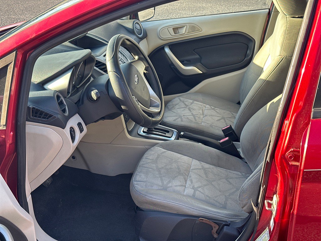 2011 Ford Fiesta Image 9