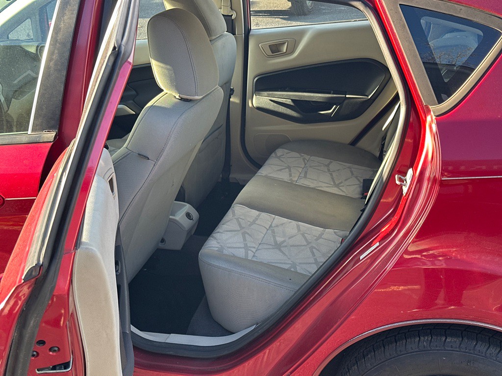 2011 Ford Fiesta Image 10