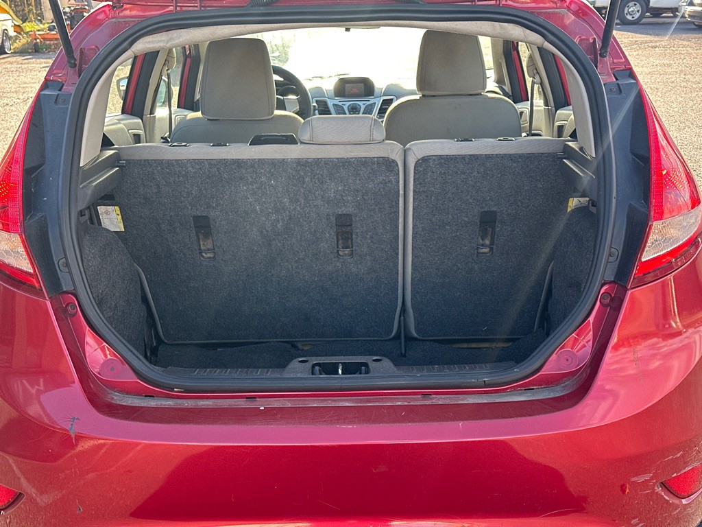 2011 Ford Fiesta Image 11