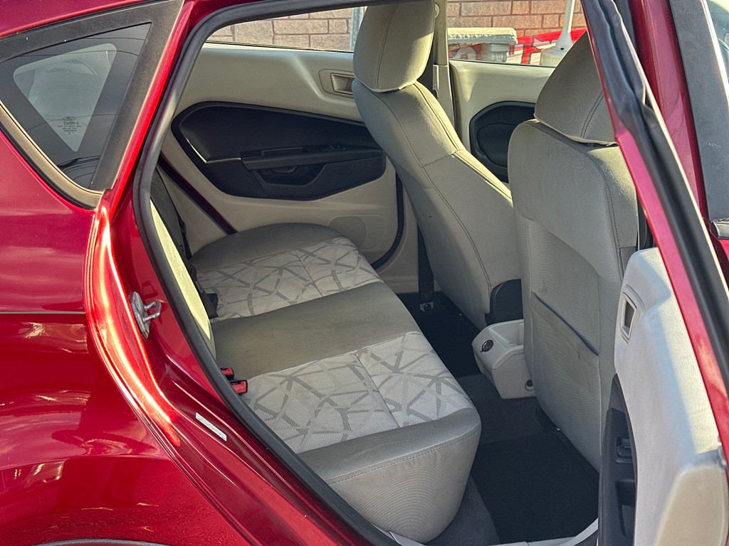 2011 Ford Fiesta Image 12