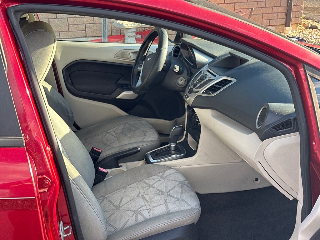 2011 Ford Fiesta Image 13