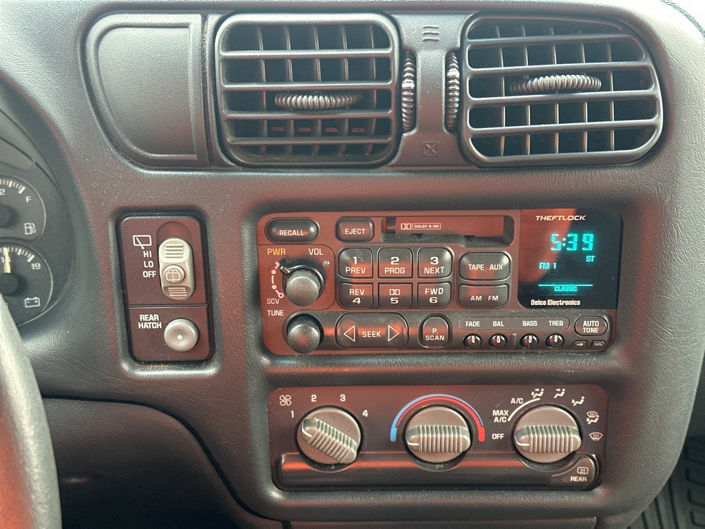 1998 GMC Jimmy Image 14