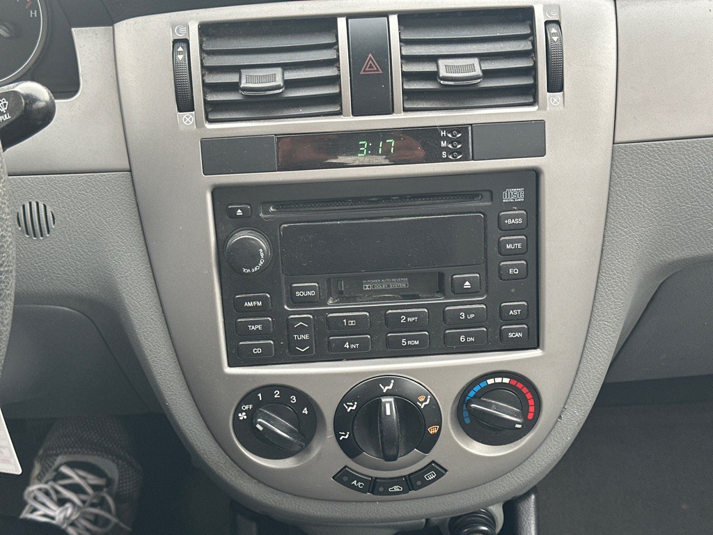 2006 Suzuki Forenza Image 13