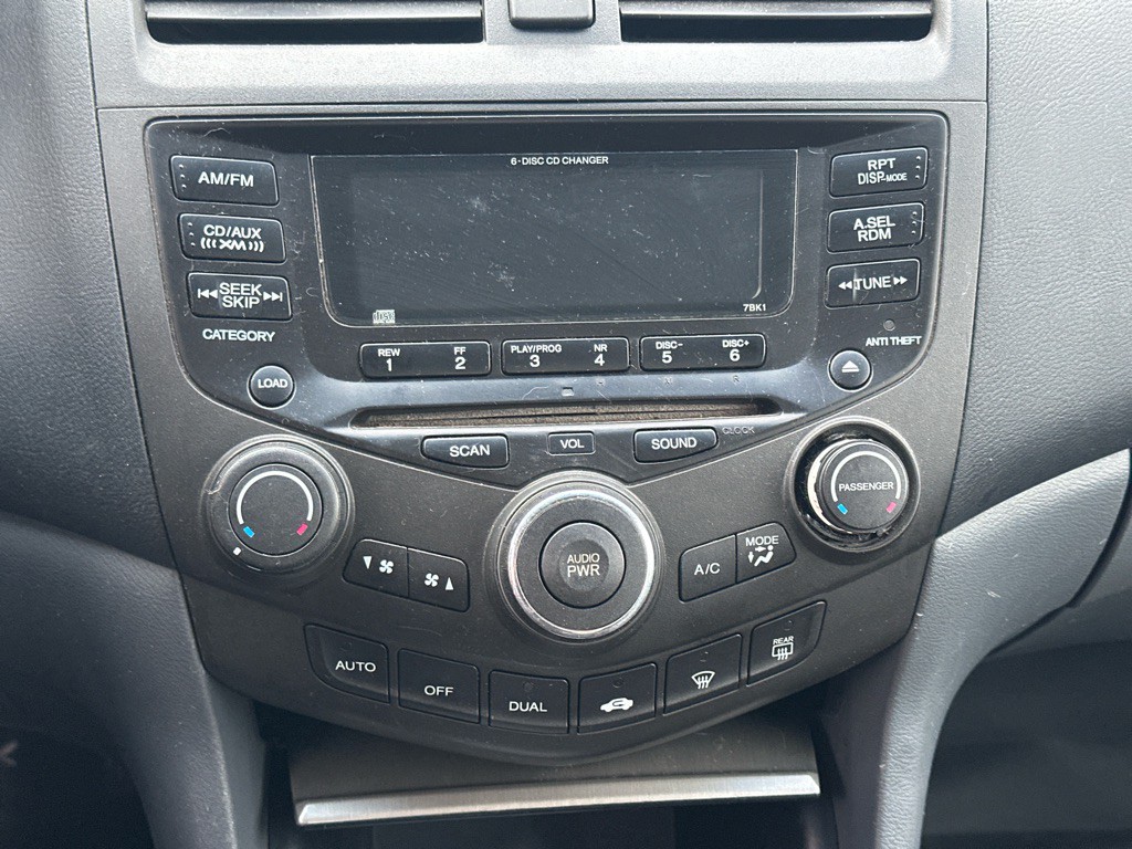 2005 Honda Accord Image 13