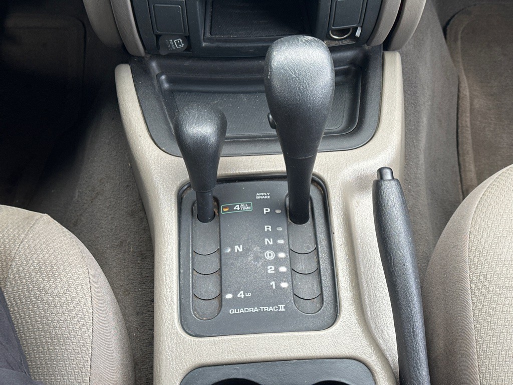 2004 Jeep Grand Cherokee Image 15