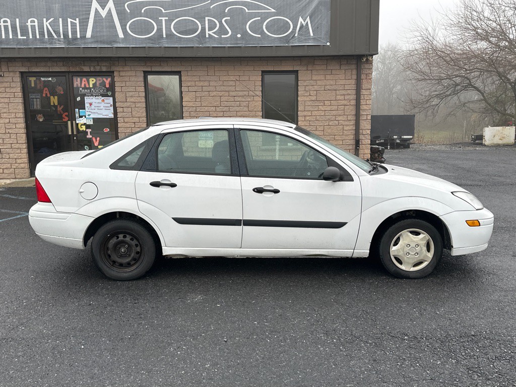 2001 Ford Focus Image 2