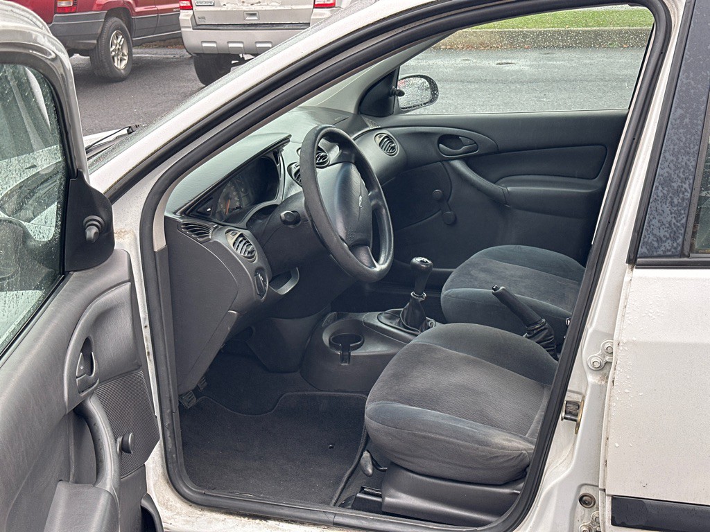 2001 Ford Focus Image 9
