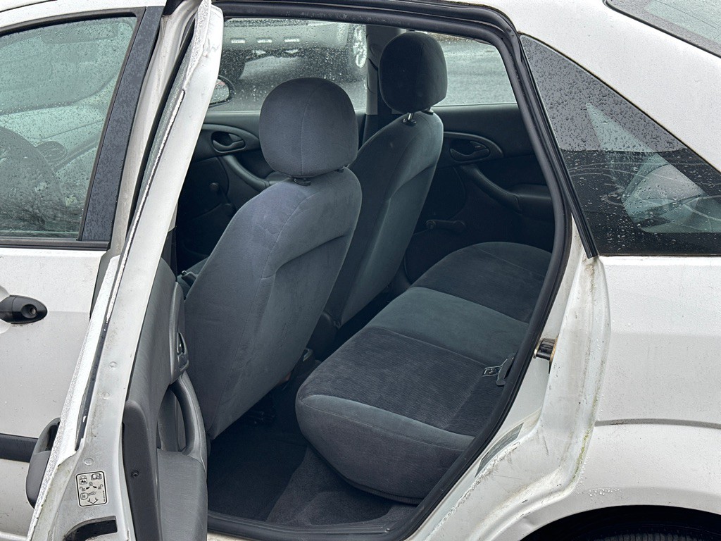 2001 Ford Focus Image 10