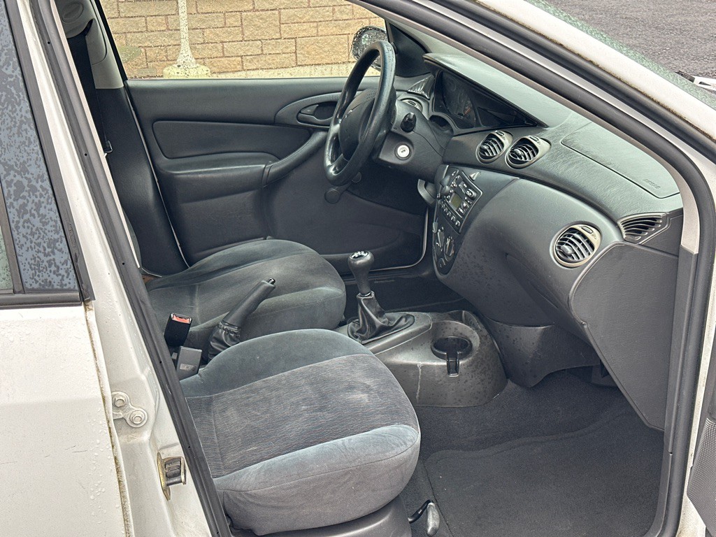 2001 Ford Focus Image 12