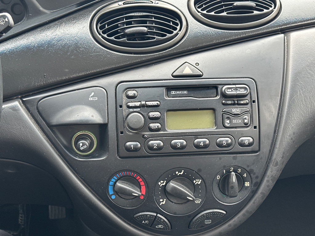 2001 Ford Focus Image 13