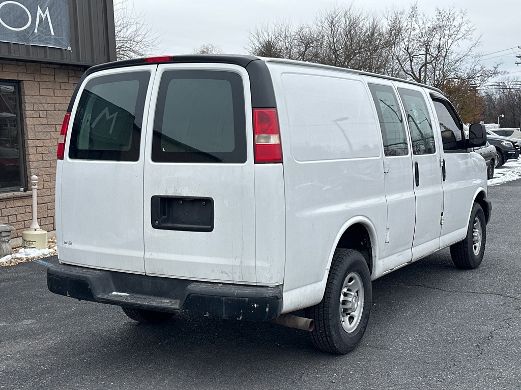 2015 Chevrolet Express Image 3