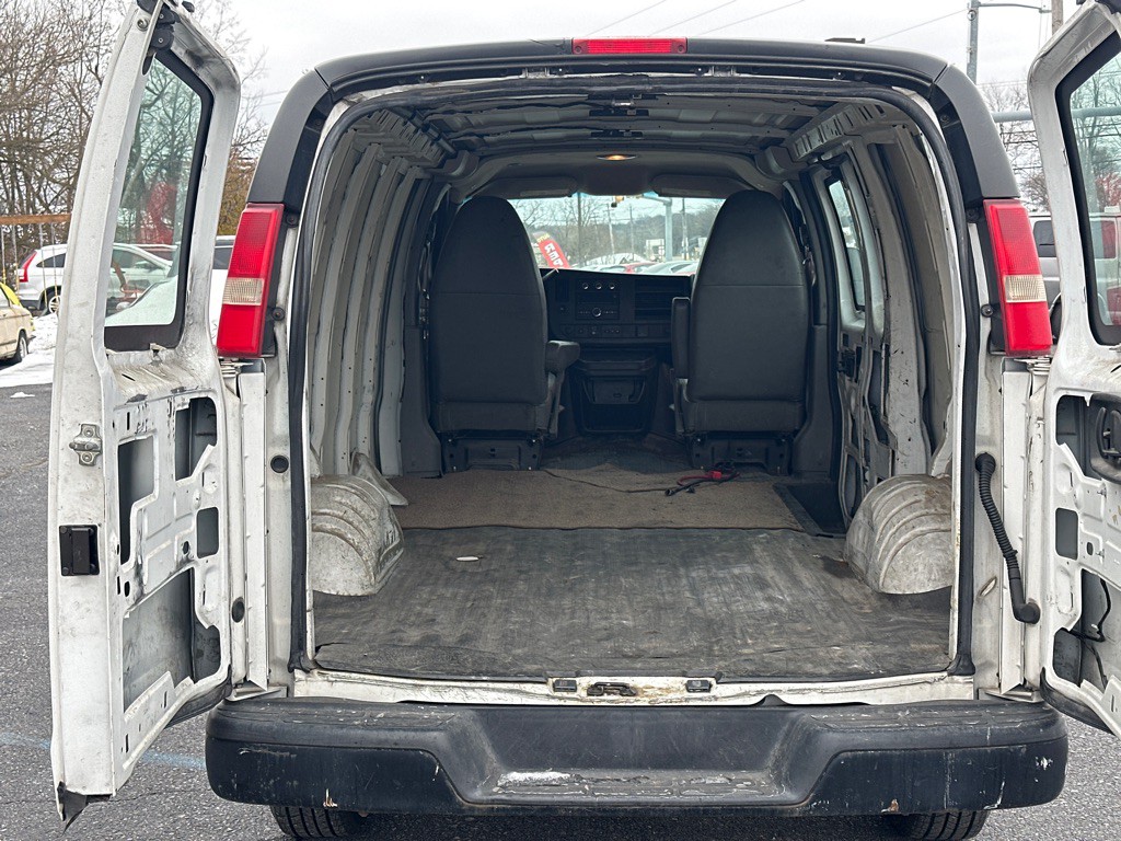 2015 Chevrolet Express Image 10