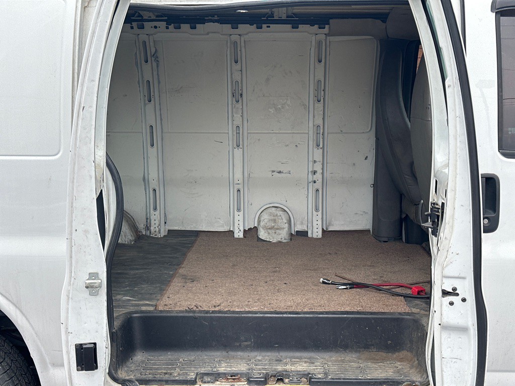 2015 Chevrolet Express Image 11