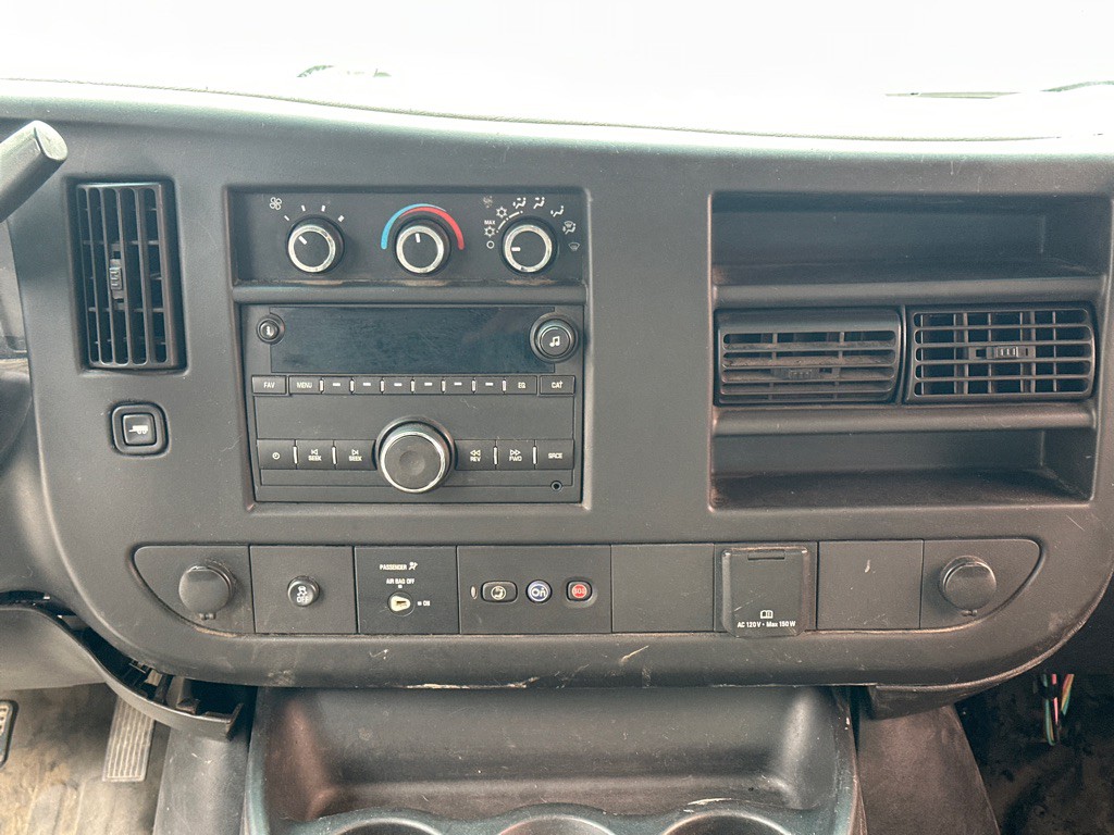 2015 Chevrolet Express Image 13