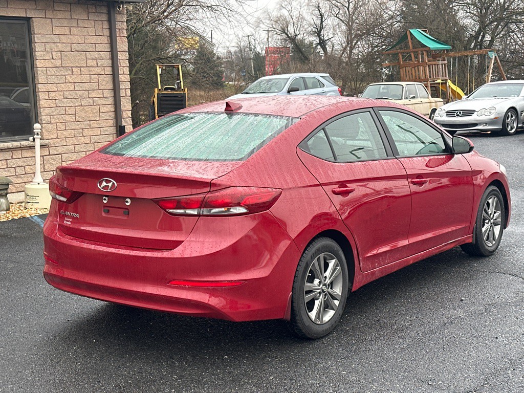 2017 Hyundai Elantra Image 3