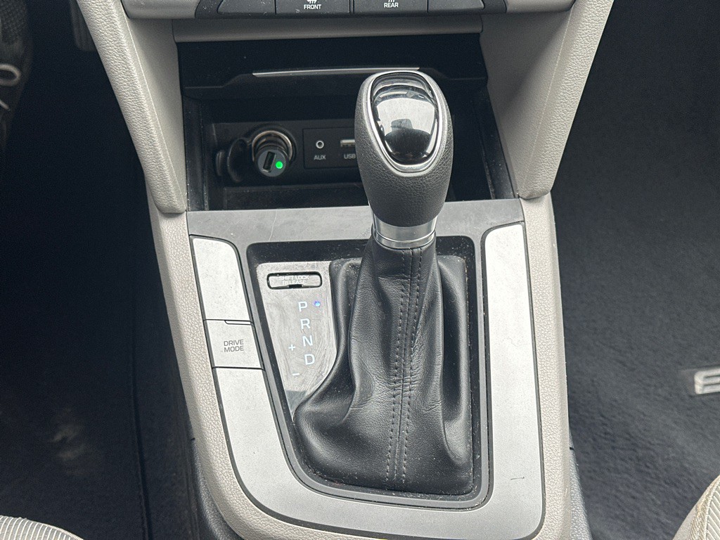 2017 Hyundai Elantra Image 14