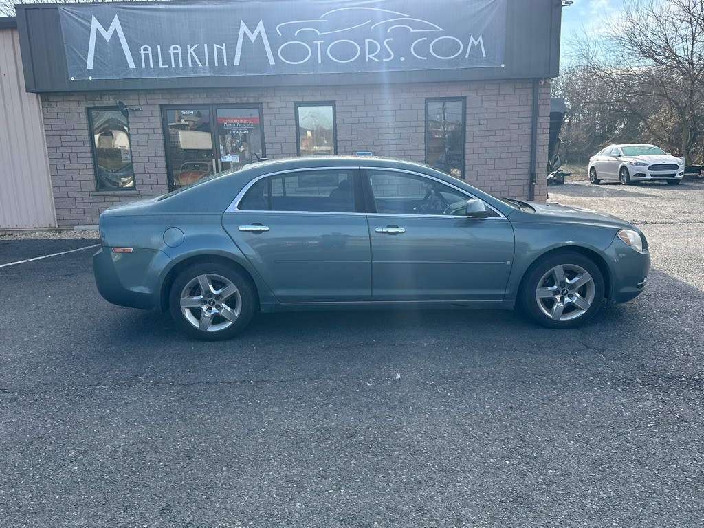 2009 Chevrolet Malibu Image 2