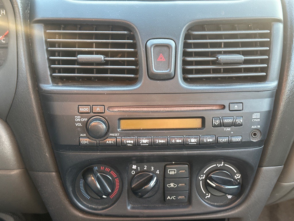 2004 Nissan Sentra Image 13