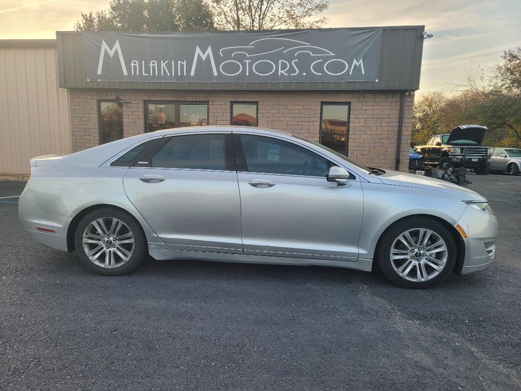 2013 Lincoln MKZ Image 2