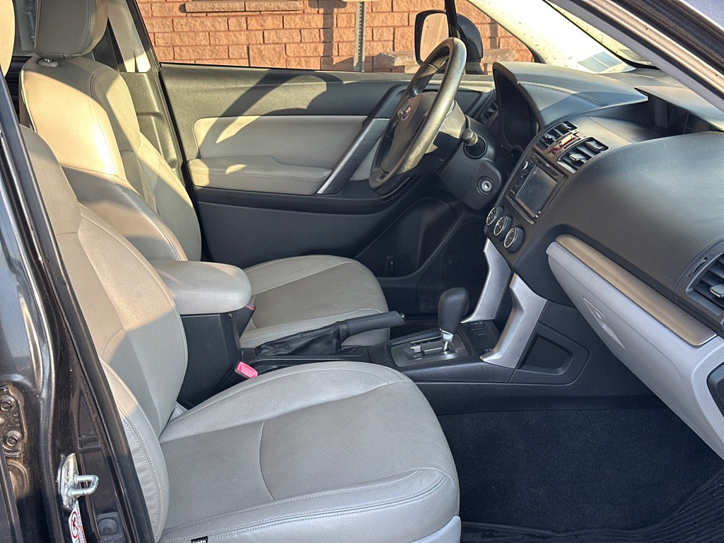 2014 Subaru Forester Image 12