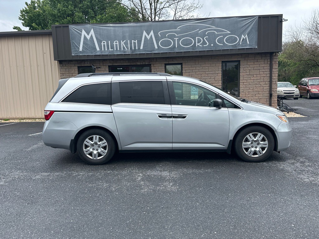 2011 Honda Odyssey Image 2