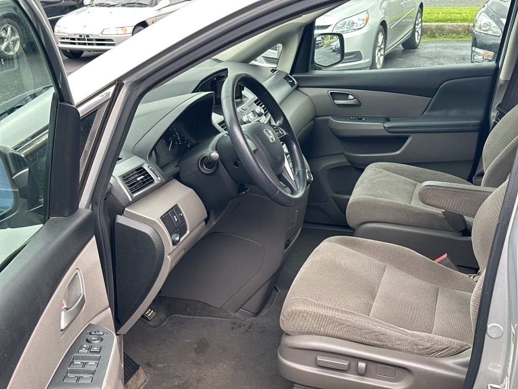 2011 Honda Odyssey Image 9