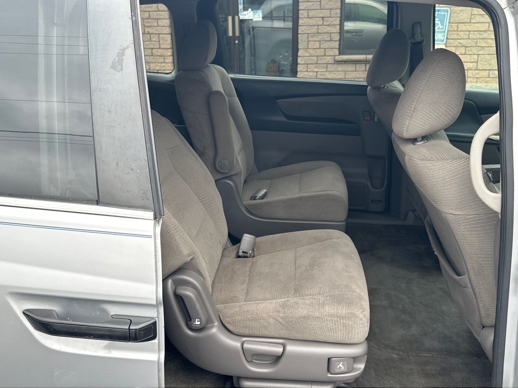 2011 Honda Odyssey Image 13