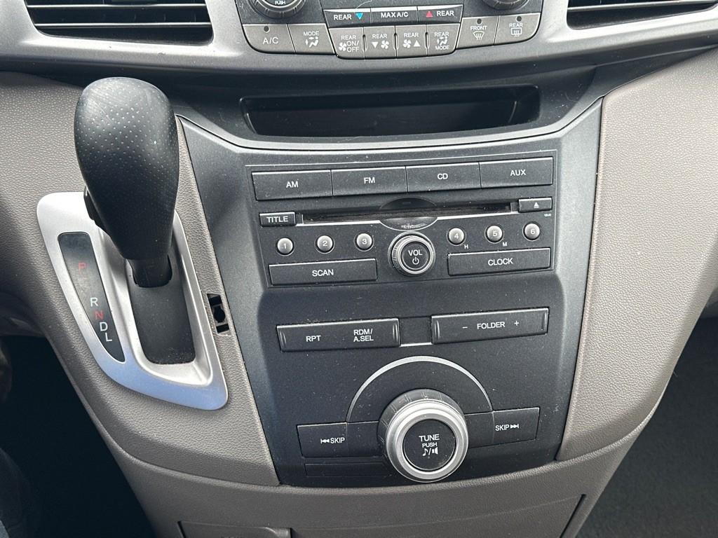 2011 Honda Odyssey Image 16
