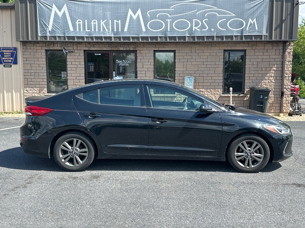 2017 Hyundai Elantra Image 2