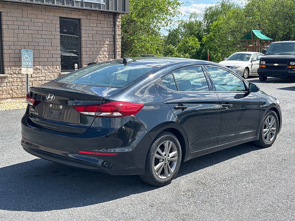 2017 Hyundai Elantra Image 3