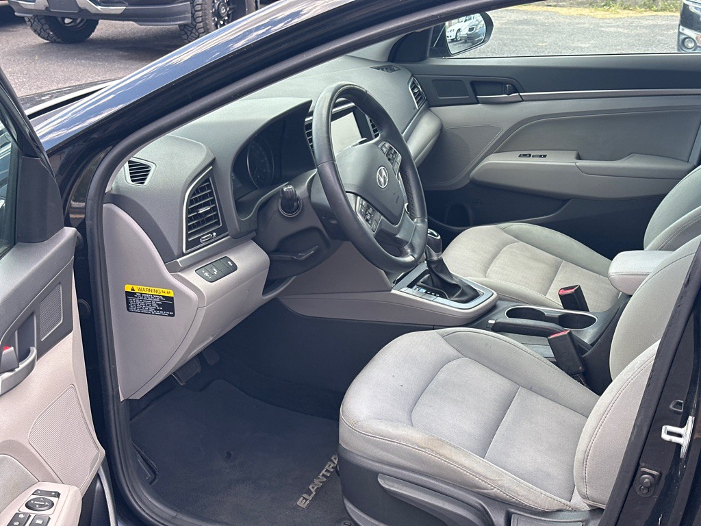 2017 Hyundai Elantra Image 8