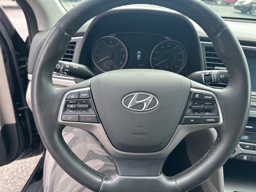 2017 Hyundai Elantra Image 16