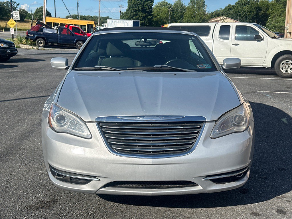 2011 Chrysler 200 Image 8