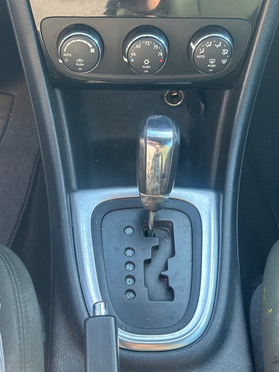 2011 Chrysler 200 Image 13