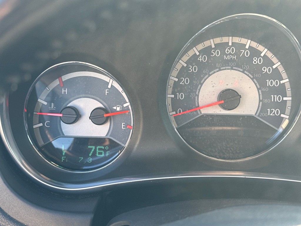 2011 Chrysler 200 Image 16