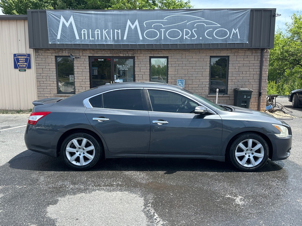 2010 Nissan Maxima Image 2