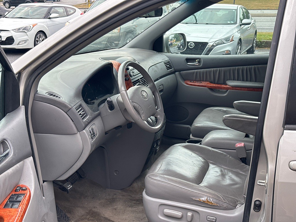 2008 Toyota Sienna Image 9