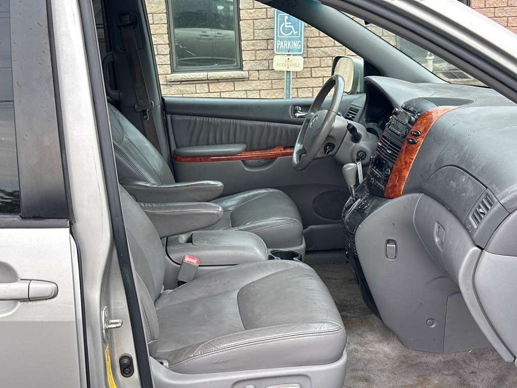 2008 Toyota Sienna Image 14
