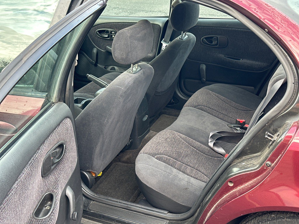 2002 Saturn SL2 Image 10