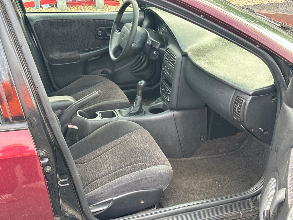 2002 Saturn SL2 Image 12